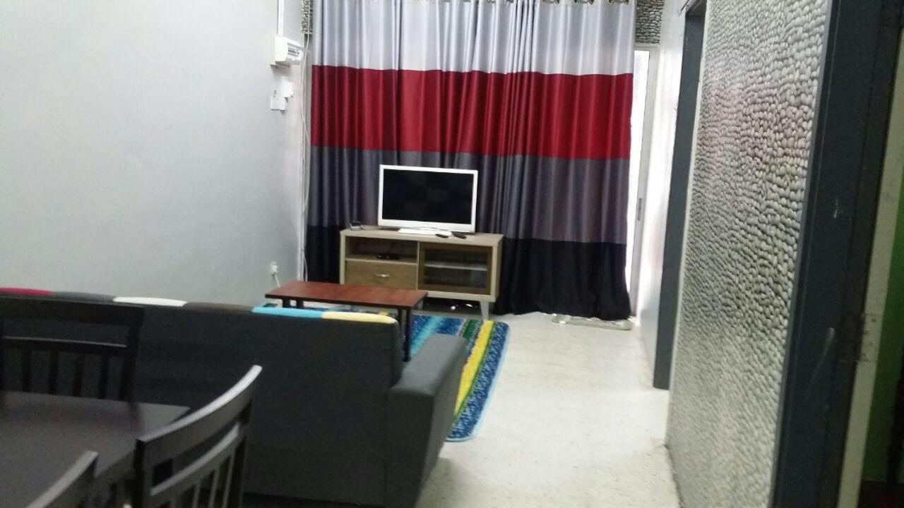 Baiti Homestay Гамбанг Экстерьер фото