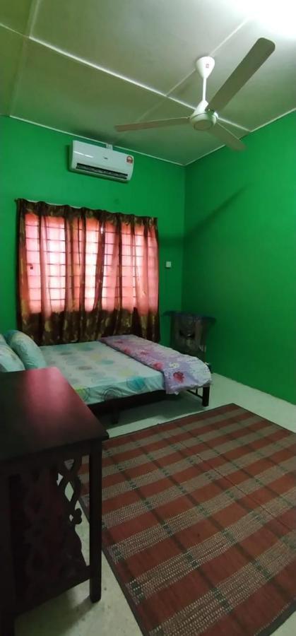 Baiti Homestay Гамбанг Экстерьер фото